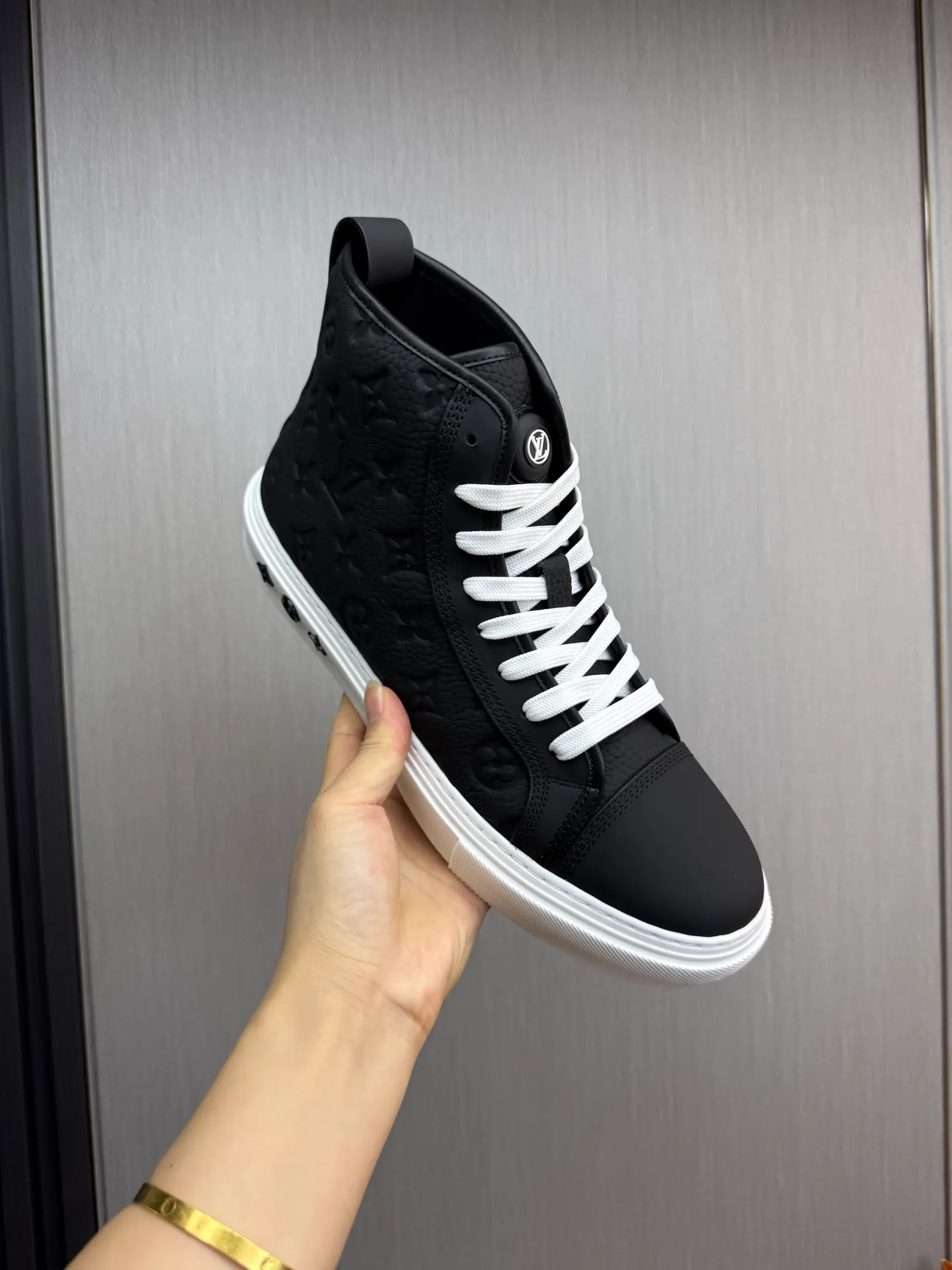 Men's shoes 💰840💰 LOUIS VUITTON [Luden Yiwei] The new trendy Lv is on the market 🎁, casual and fashionable men's shoes 👟 1:1 shipment ⬆️The upper is made of imported cowhide + cowhide mesh lining, the original wear-resistant rubber outsole, the version is simple and elegant, exclusive for trendy men. 38-45 (38.45 is non-refundable if made to order)